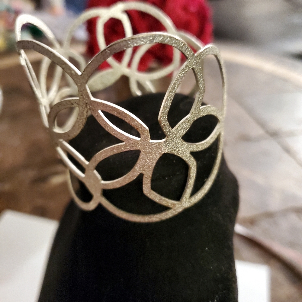 New Textured Silver Open Circle Link Bracelet Avon 2009